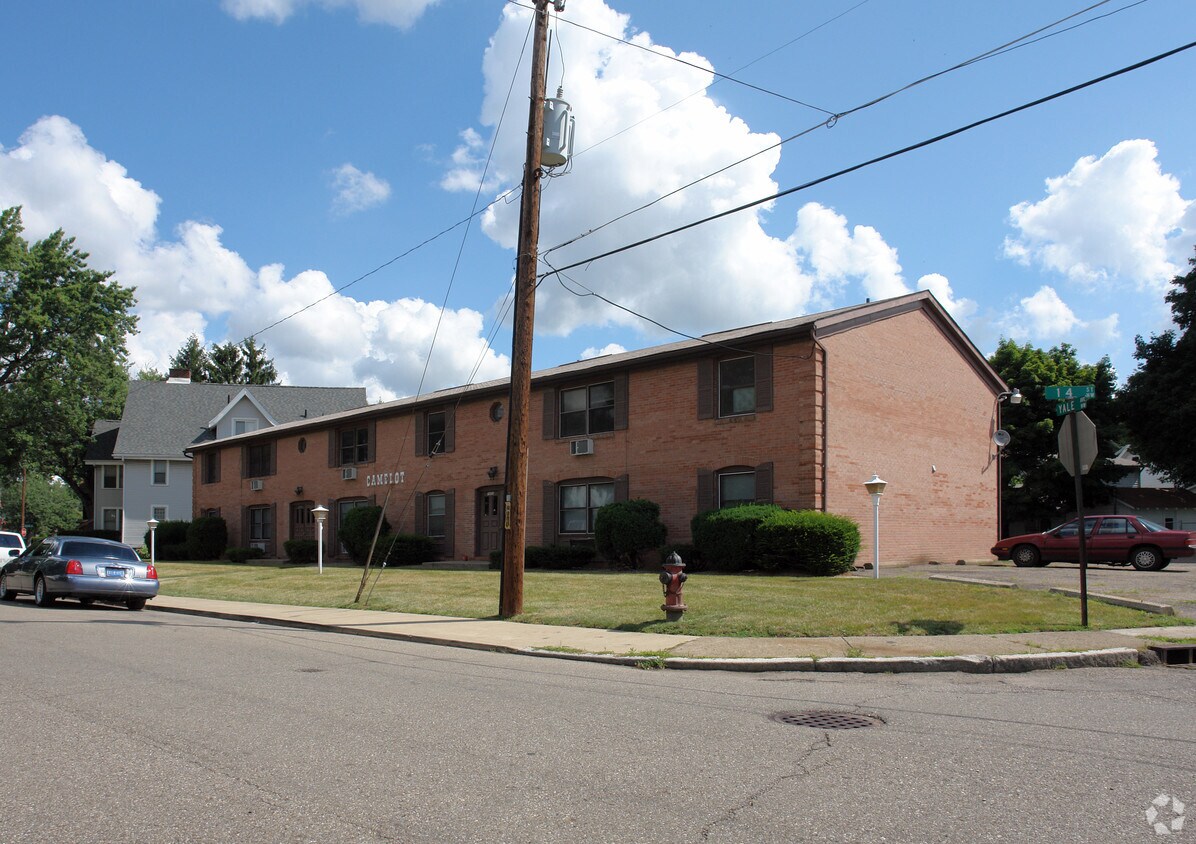 1400 Yale Ave NW, Canton, OH 44703 Apartments in Canton, OH