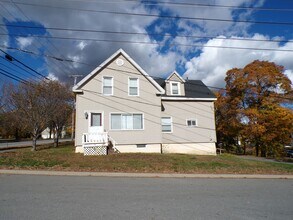 Building Photo - 228 Main St