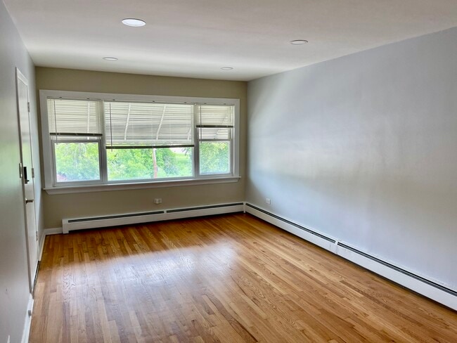 Building Photo - 5158 N Elston Ave