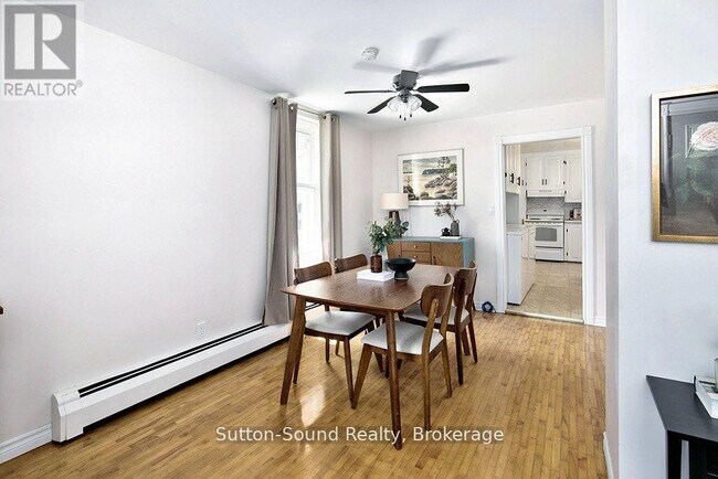 Photo du bâtiment - 872 5th Ave W