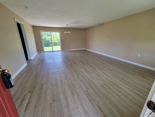 Building Photo - 3828 Angus 3BR/1.5BA (Moraine)