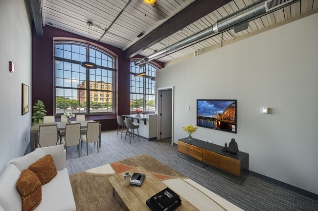 Flujo de sala de estar con luz natural - Pac10 Lofts