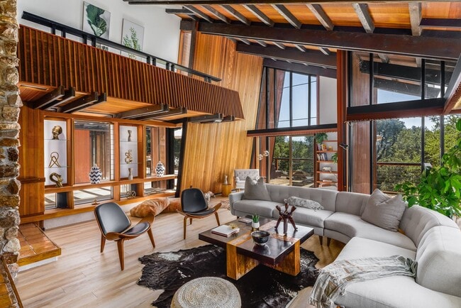 Building Photo - Frank Lloyd Wright inspired architectural ...
