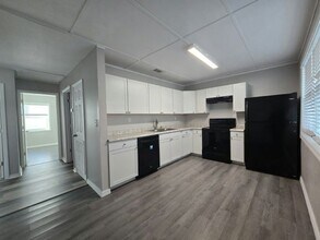 Building Photo - 12840 Seminole Blvd
