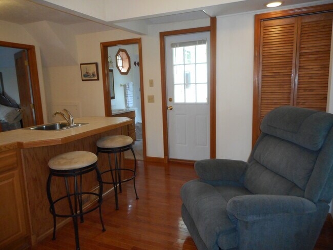 Fully Furnished 1 Bedroom, 1 Bath 2nd Floor Apt - 1906 NW Catawba Rd