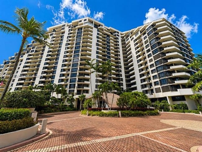 Photo - 520 Brickell Key Dr cu-A1710 Apartment