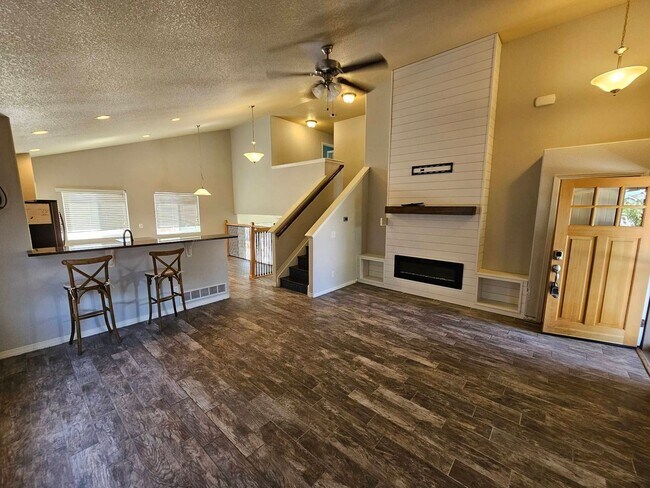 Foto del edificio - 5 Bed 4 Bath In Fountain!!!