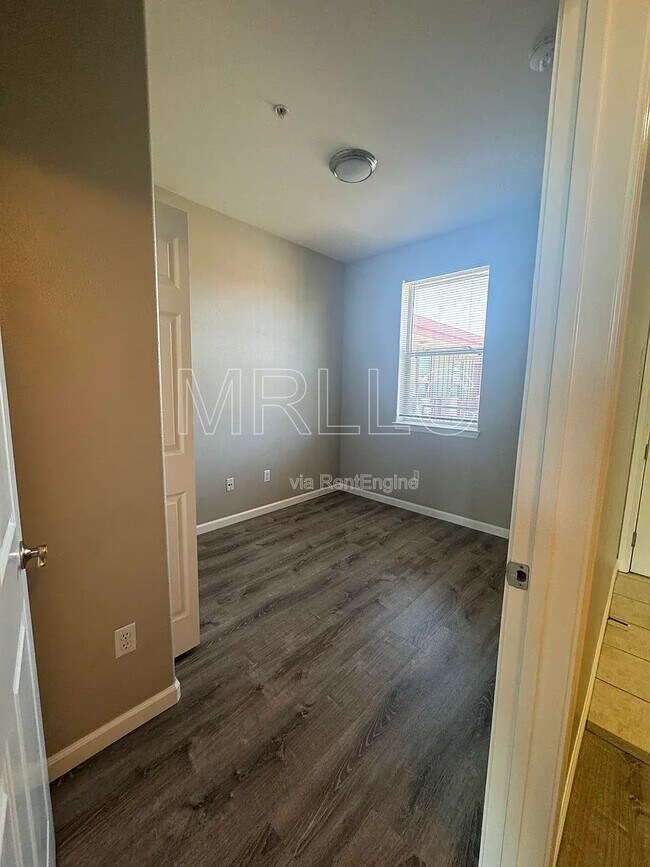 Foto del edificio - 965 Doubles Dr