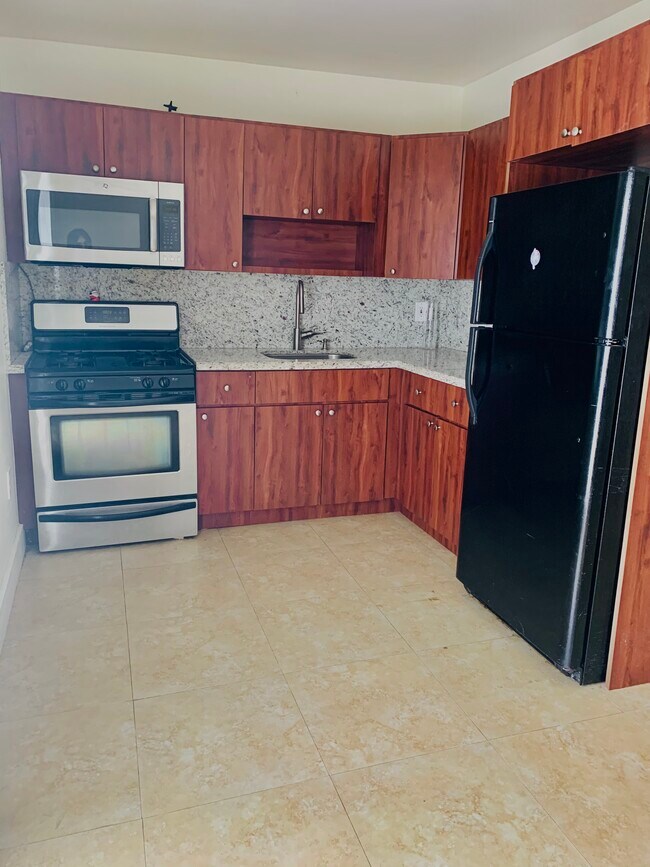 Kitchen - 3526 NW 16th Ter