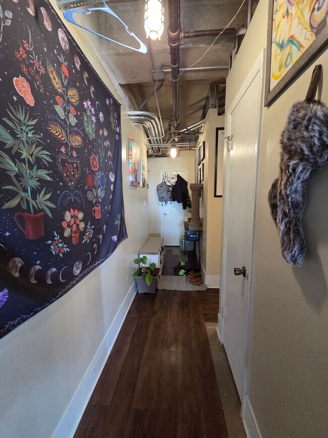 Building Photo - University Tower 2 BR