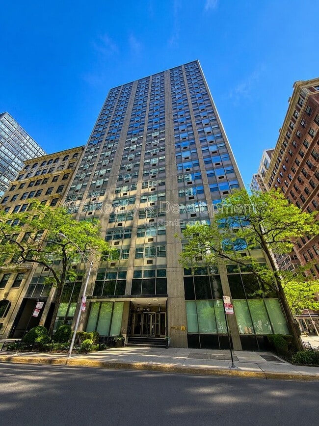 Building Photo - 253 E Delaware Pl