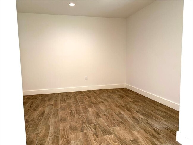 Building Photo - 406 Oak Vista Dr
