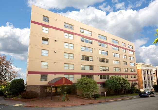 Interior Photo - The Queensborough Apartments