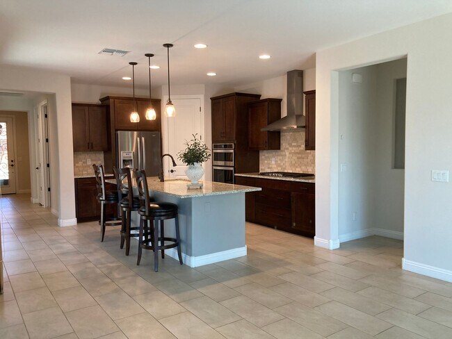 Building Photo - Dove Mountain Del Webb Beauty!