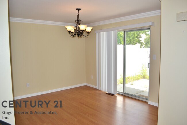 Building Photo - 77 Pheasantbrook Cir