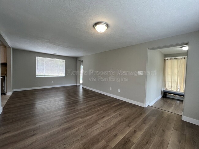 Foto del edificio - 224 Lakewood Dr