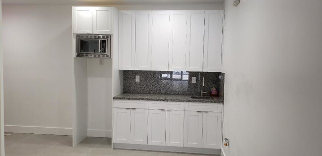 Foto del edificio - 2266 SW 8th St