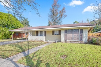 Building Photo - 207 Ashwood Dr