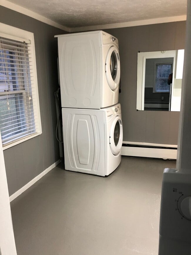 Building Photo - 1718 E Avenue B