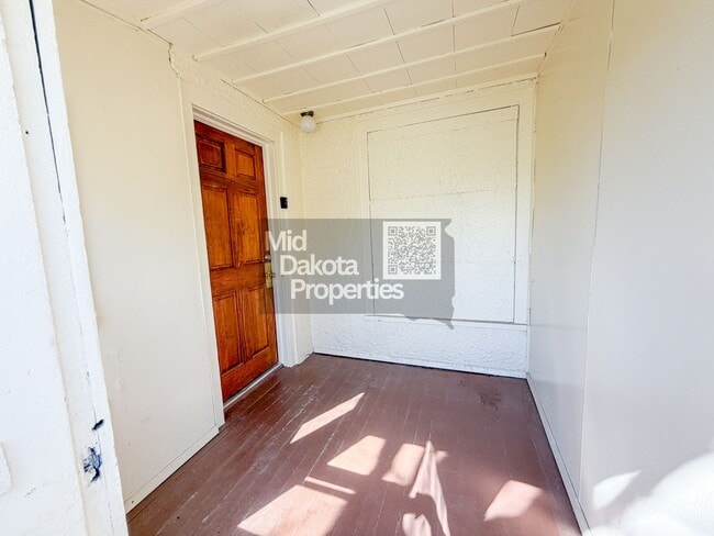 Building Photo - 219 N Montana- 3 bedroom house with a fenced in back yard