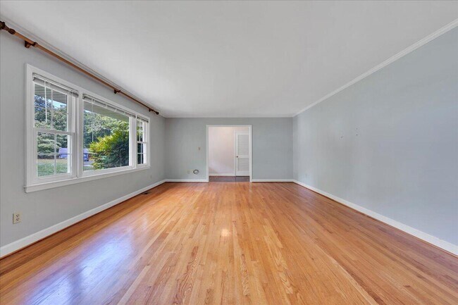 Building Photo - 1814 Pelham Dr