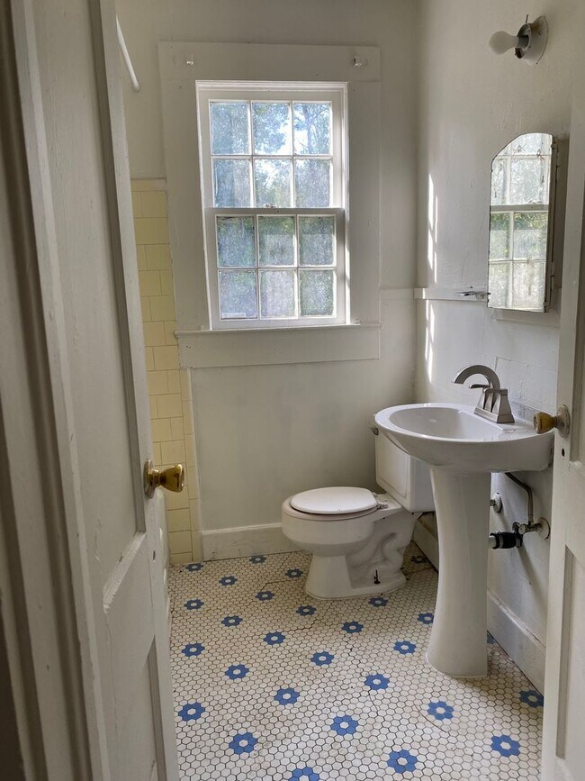 Foto del edificio - 3 Bed / 2 Bath 1,174 sqft