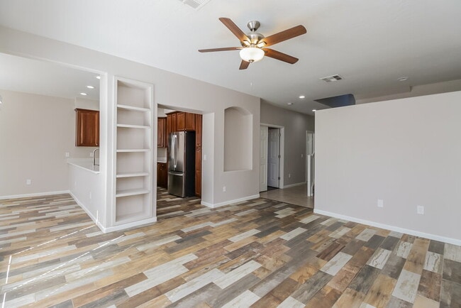 Building Photo - 8657 E Kiva Ave