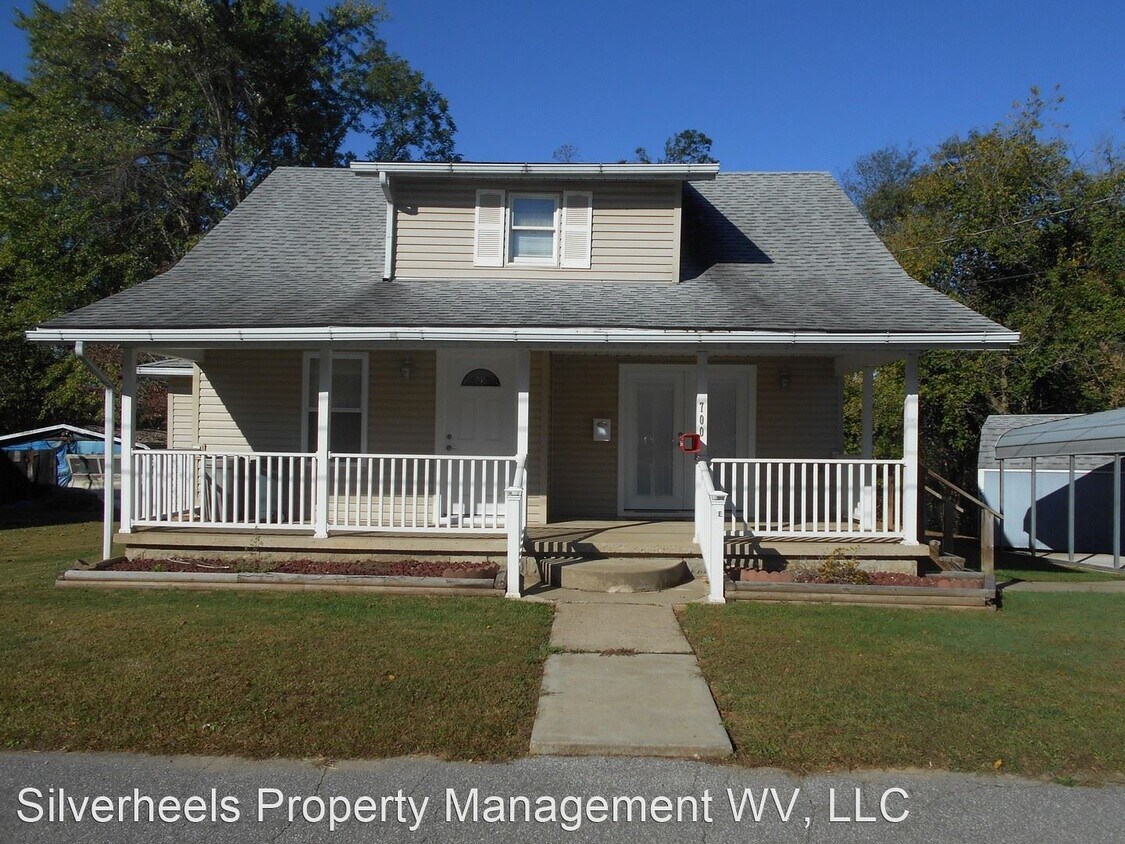 3 br, 1.5 bath House 700 Knopp Street House Rental in Parkersburg