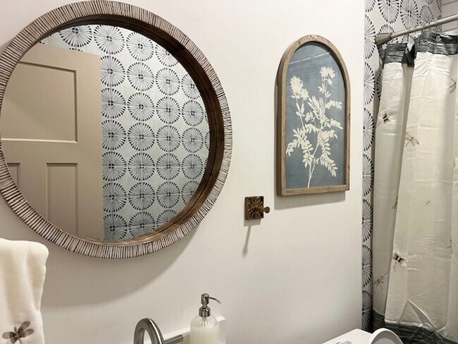 Foto del edificio - REMODELED! DOWNTOWN  LIVING - AVAILABLE FURNISHED OR UNFURNISHED