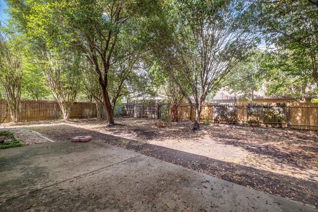 Foto del edificio - 4229 Kingsburg Dr