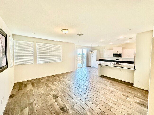 Foto del edificio - Newly Buily North Clovis 3/2.5 in Gated Co...