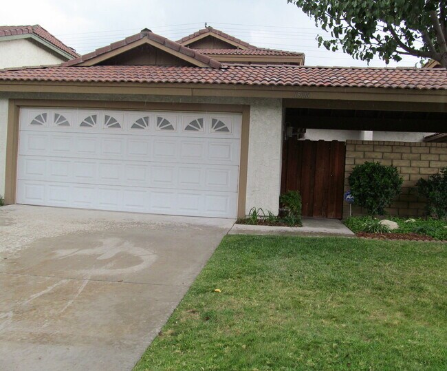 Foto del edificio - Spacious home/townhome in wonderful neighb...