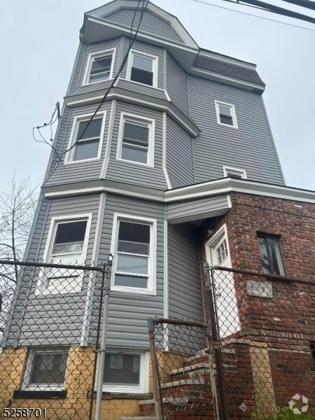 Building Photo - 519 S 15th St