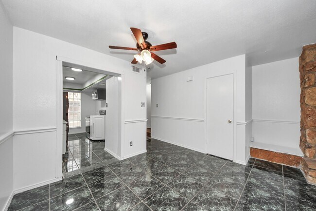 Foto del edificio - 7954 Grove Ridge Dr