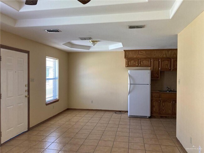 Building Photo - 618 San Antonio Ave