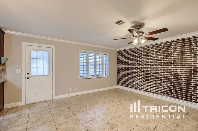 Building Photo - 8310 E University Dr