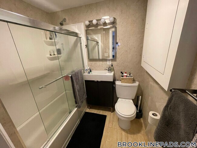 Foto del edificio - 1203 Beacon St