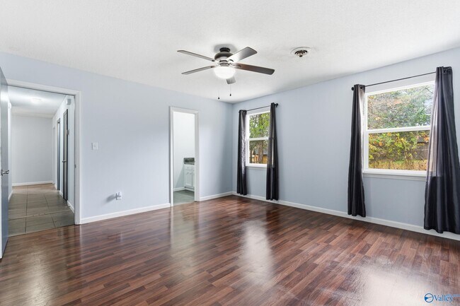 Foto del edificio - 4904 Middleton Ln NW