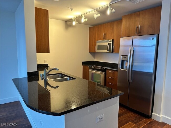 Building Photo - 200 W Sahara Ave