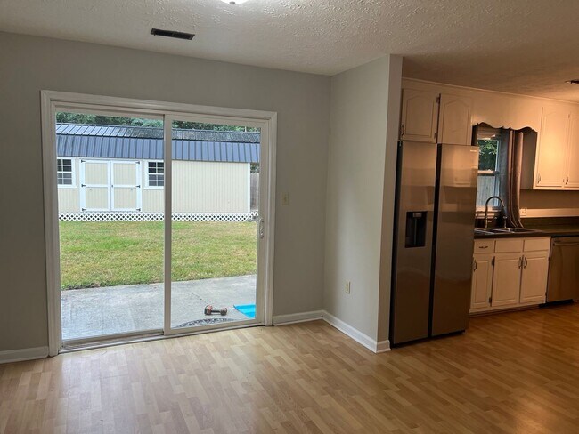 Foto del edificio - 1 month free with 16 month lease - Pet-fri...