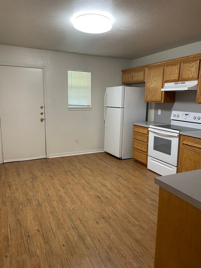 Building Photo - 1700 Aztec Trace