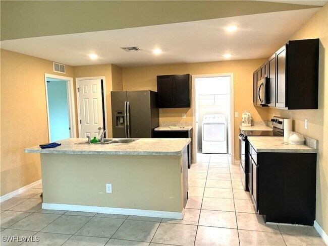 Foto del edificio - 1825 NW 8th Pl