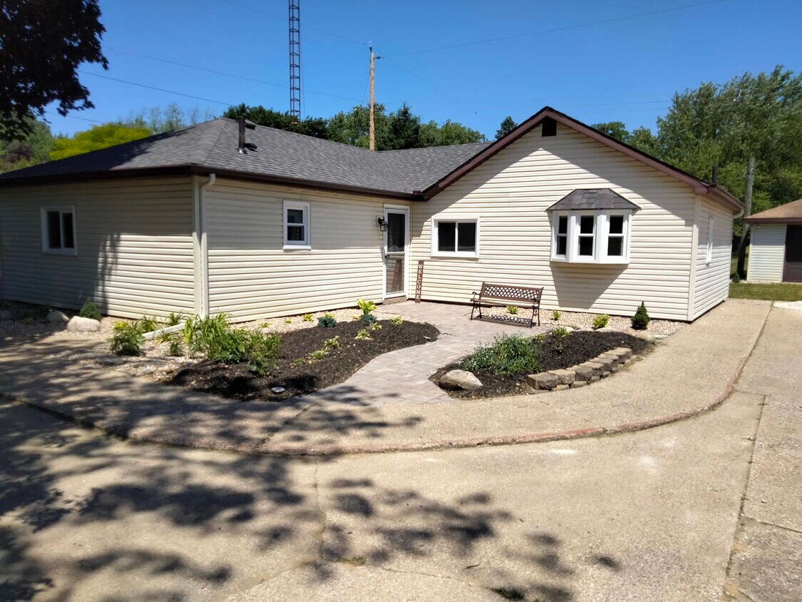 1859 Brown School Rd, St. Joseph, MI 49085 House Rental in St. Joseph