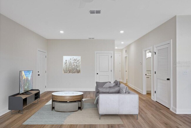 Foto del edificio - 4206 N Manhattan Ave