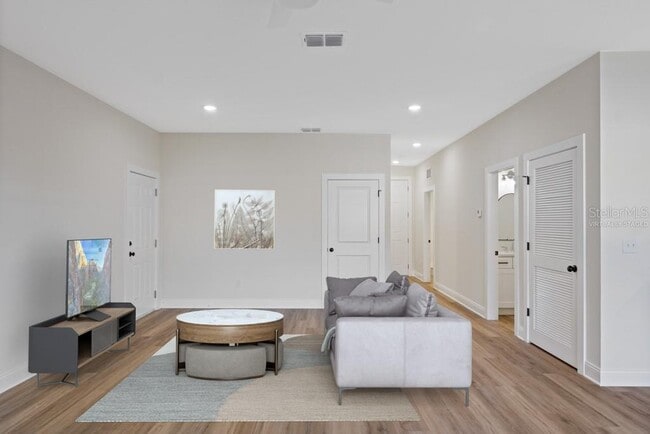 Building Photo - 4206 N Manhattan Ave