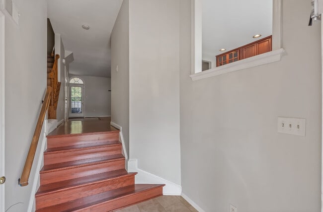 Building Photo - 7385 Hidden Knolls Ct