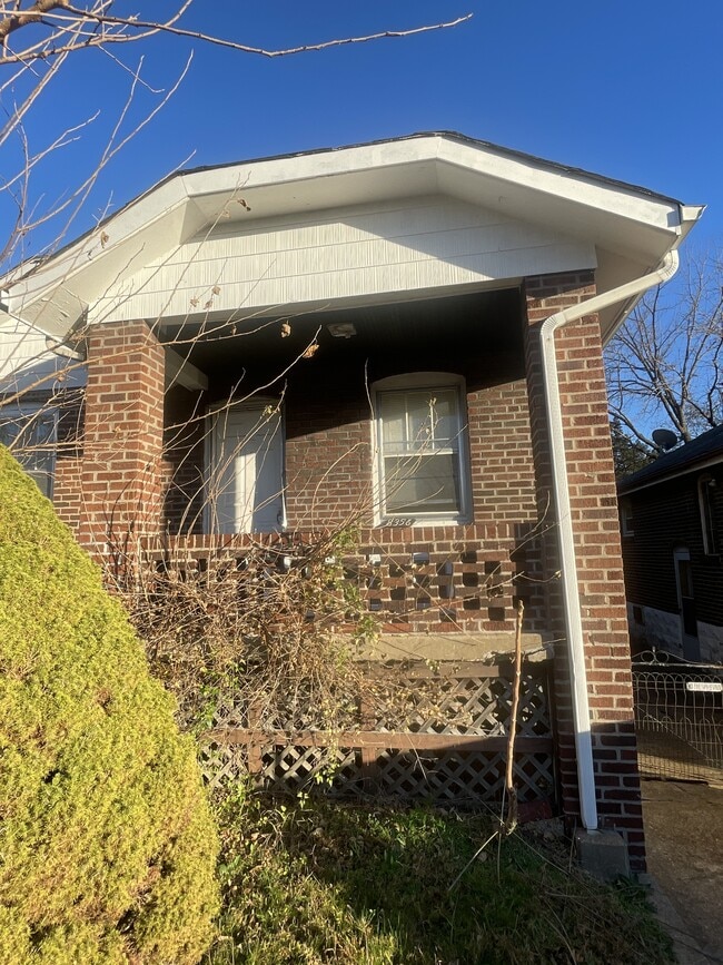 Building Photo - 8356 Strathmore Pl