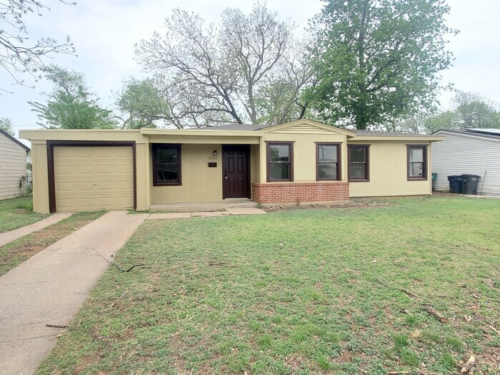 Primary Photo - 3-1 with garage