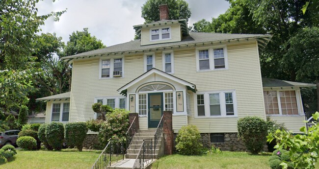 Building Photo - 103 Forest St