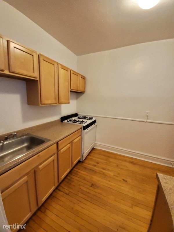 Building Photo - 6824 N Wayne Ave